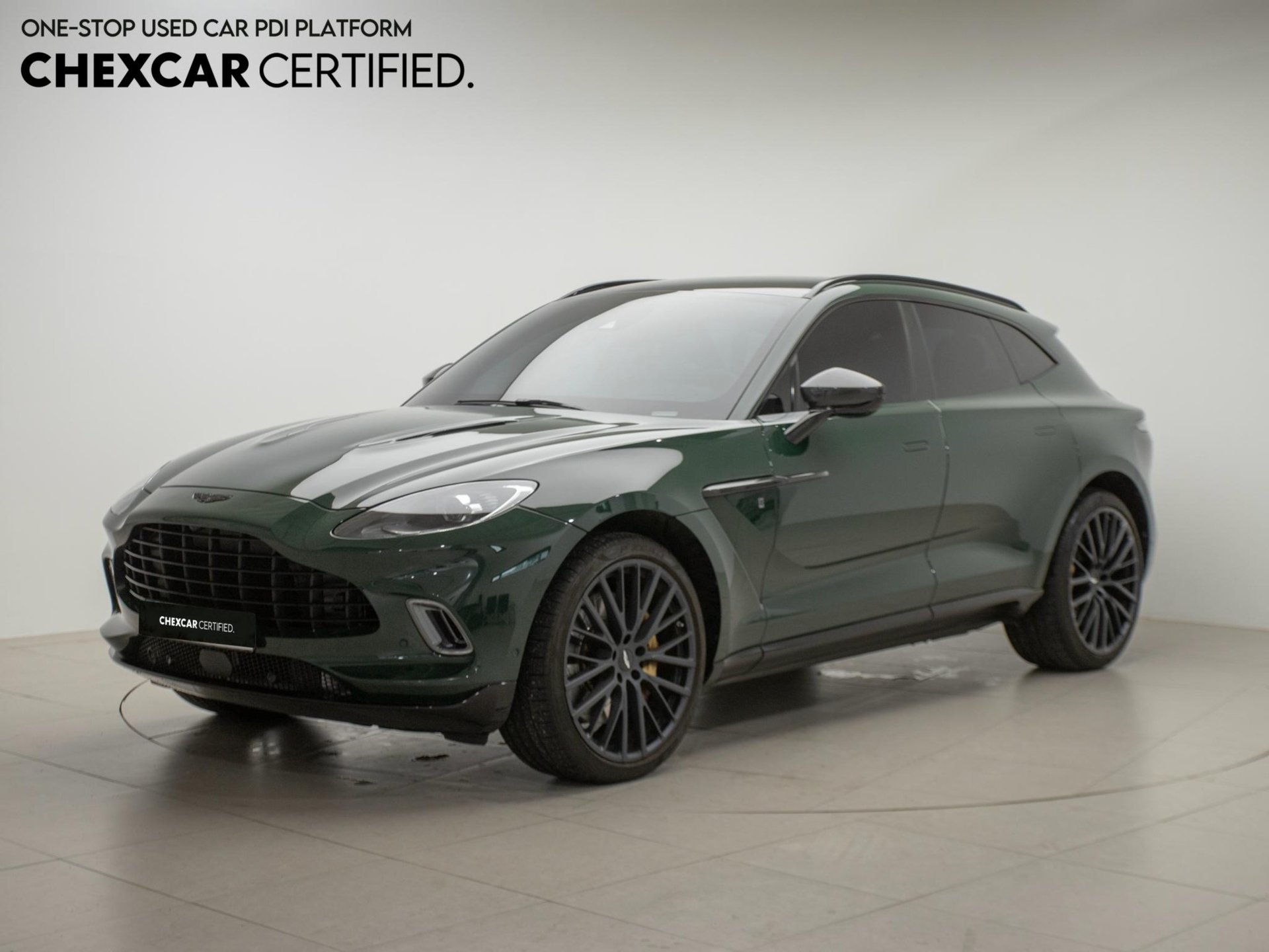 ASTON MARTIN DBX - View 1