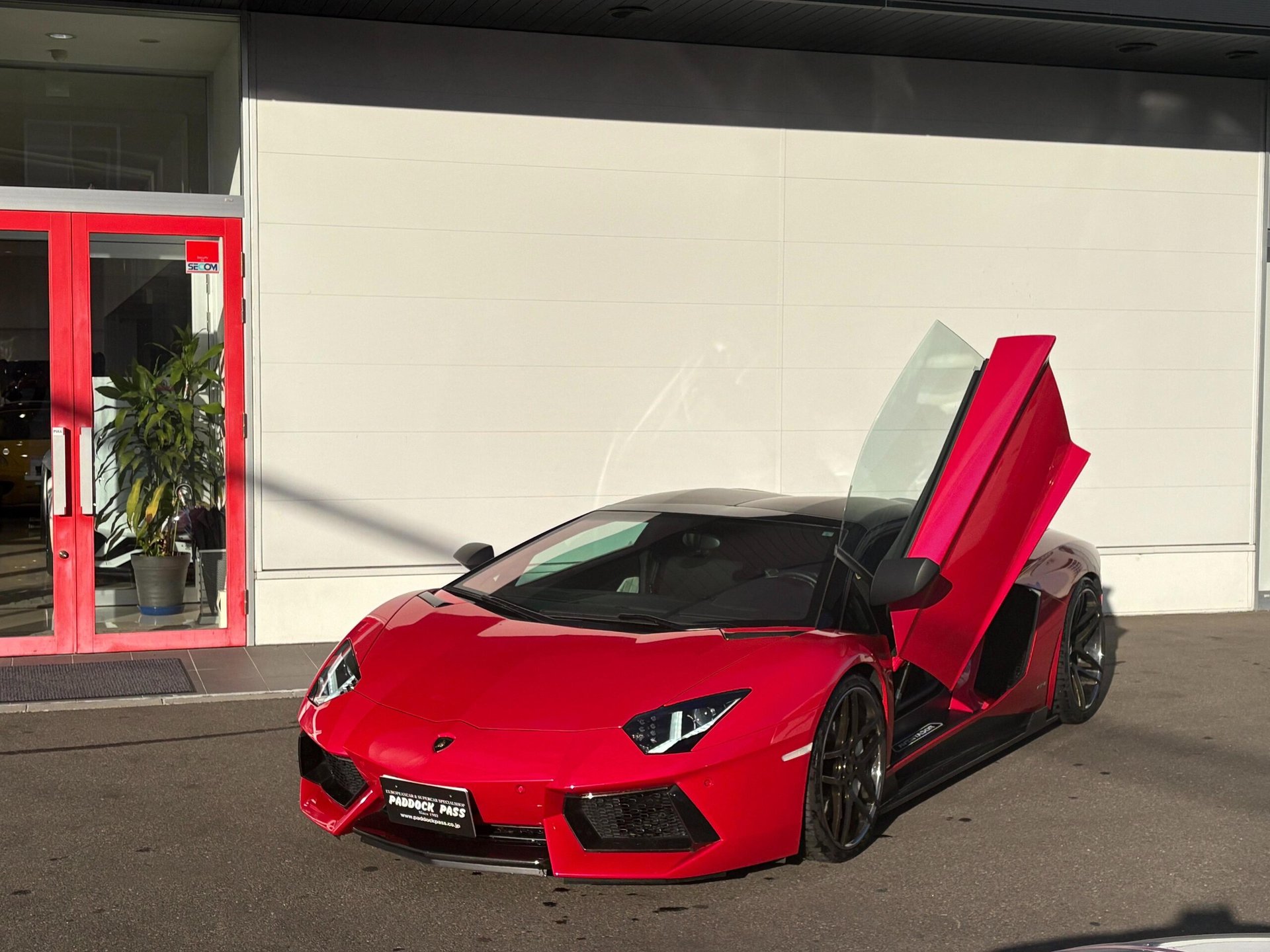 LAMBORGHINI AVENTADOR ROADSTER - View 1
