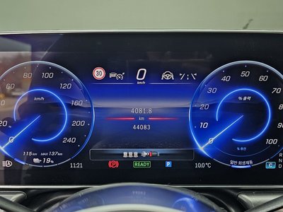 MERCEDES-BENZ EQE - 8