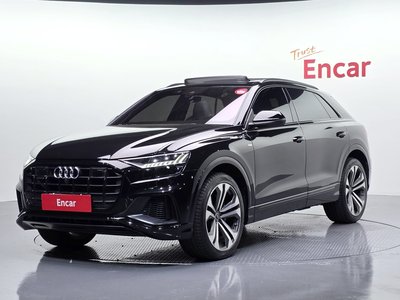 AUDI Q8 - 1