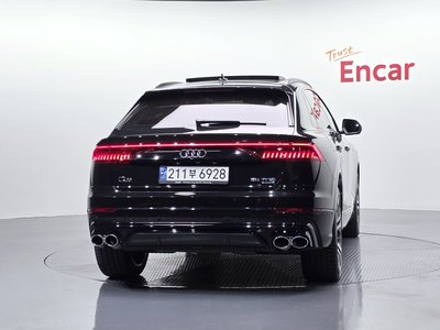 AUDI Q8 - 4