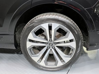 AUDI Q8 - 8