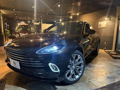 ASTON MARTIN DBX