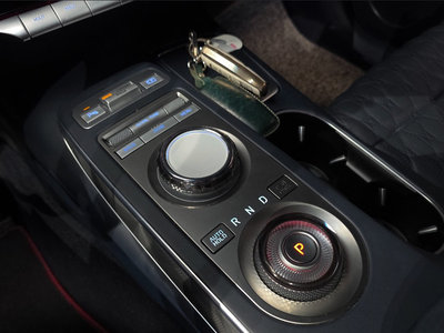 2023 Genesis GV70 photo 9