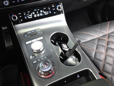 2024 Genesis GV70 thumbnail 12