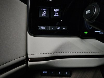 2025 Lexus LM thumbnail 31