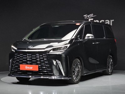 2025 Lexus LM photo 1