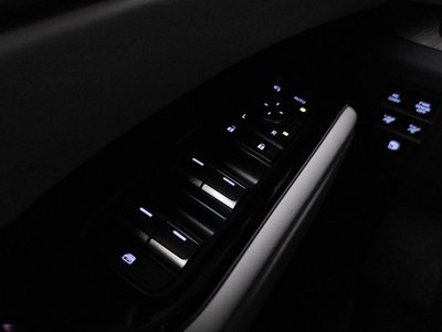 2025 Lexus LM thumbnail 26