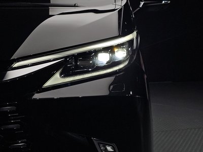 2025 Lexus LM photo 9