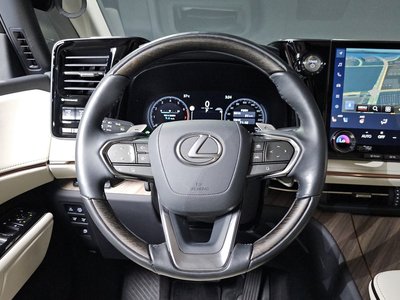 2025 Lexus LM thumbnail 19