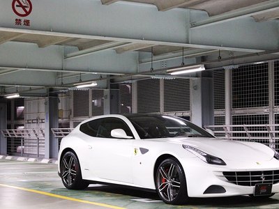 FERRARI FF