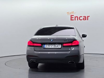 2020 BMW 5 SERIES — фото 3