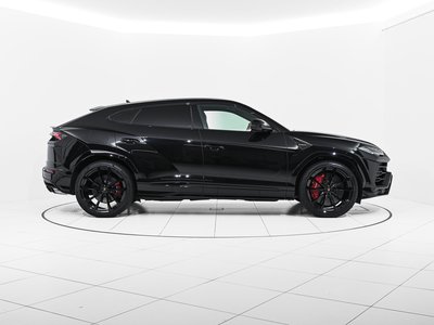 LAMBORGHINI URUS - 4
