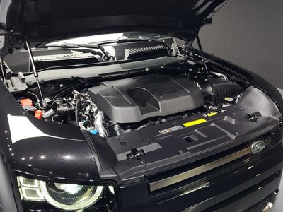 LAND ROVER DEFENDER - 7