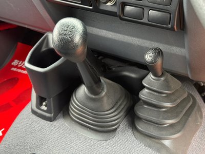 صورة مصغرة 68 لـ 2015 Toyota LAND CRUISER 70