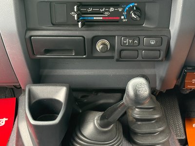 صورة مصغرة 67 لـ 2015 Toyota LAND CRUISER 70