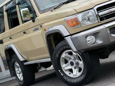 TOYOTA LAND CRUISER 70 - 7