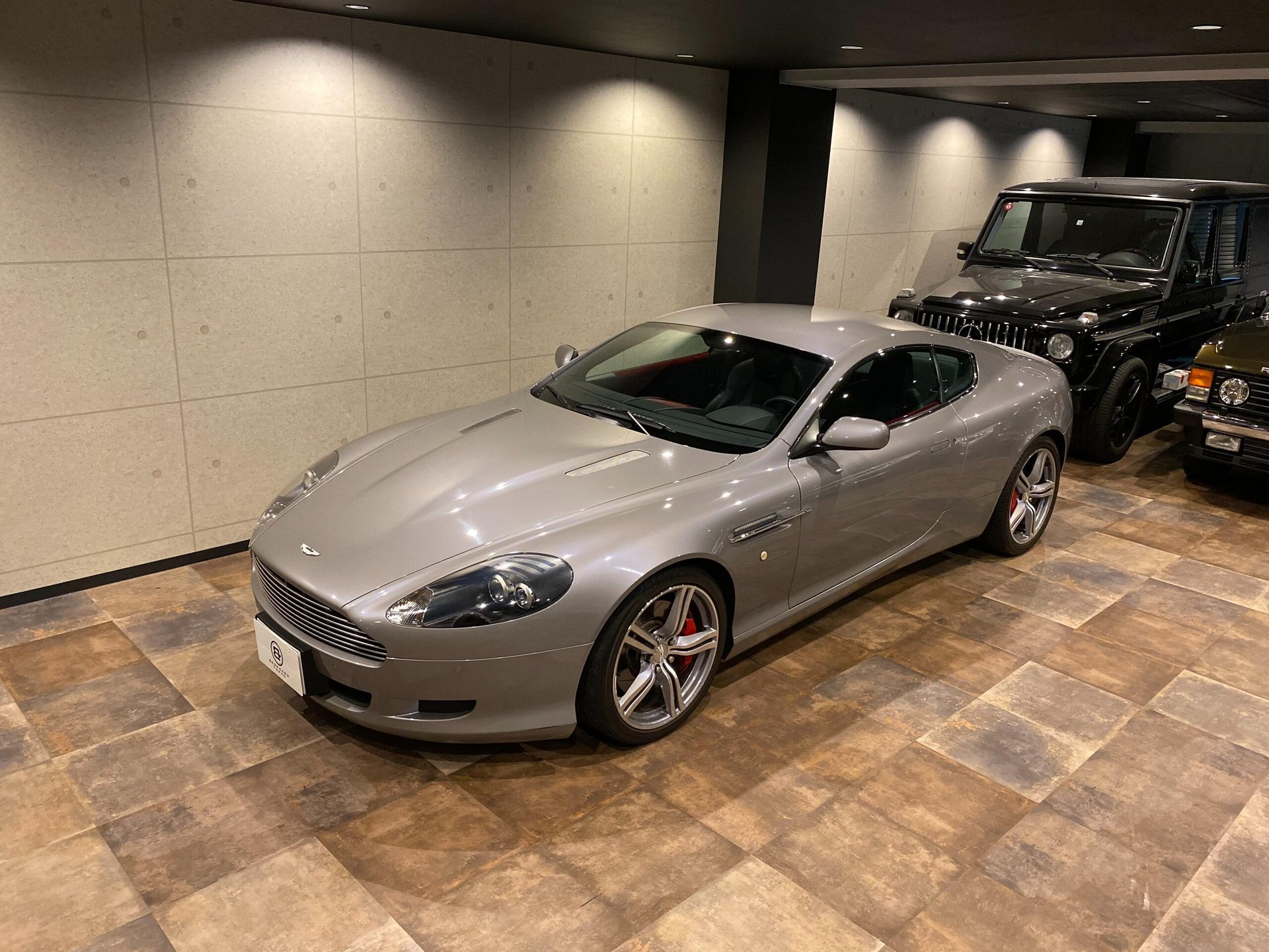 ASTON MARTIN DB9 - View 1