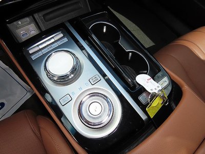 صورة 10 لـ 2023 Genesis G80