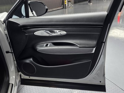 2022 Genesis GV70 — миниатюра 14