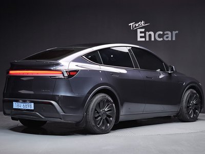 2025 Tesla MODEL Y — фото 3