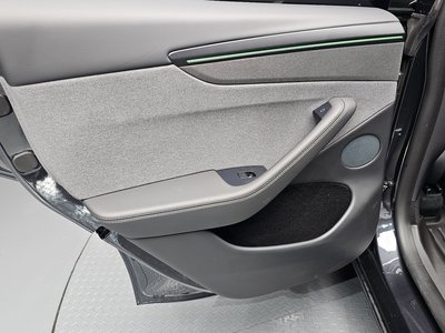 2025 Tesla MODEL Y — миниатюра 15