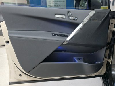 2025 BMW IX — миниатюра 12