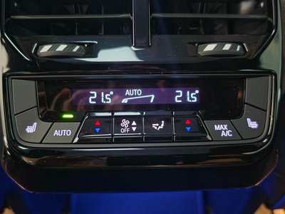 2025 BMW IX — миниатюра 18