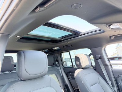 LAND ROVER DEFENDER - 4