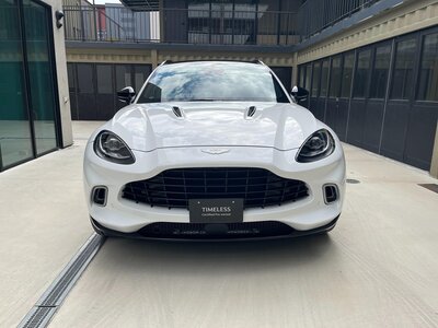 ASTON MARTIN DBX - 4