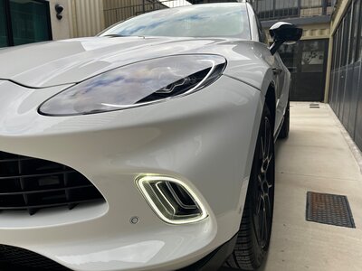 ASTON MARTIN DBX - 7
