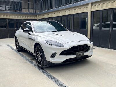 ASTON MARTIN DBX