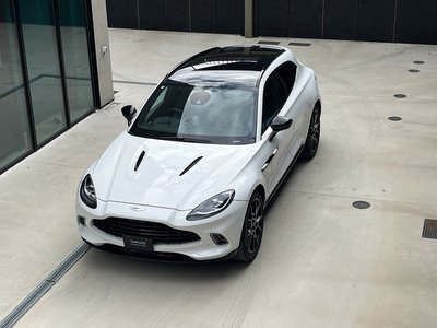 ASTON MARTIN DBX - 10