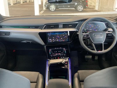 AUDI E-TRON - 7