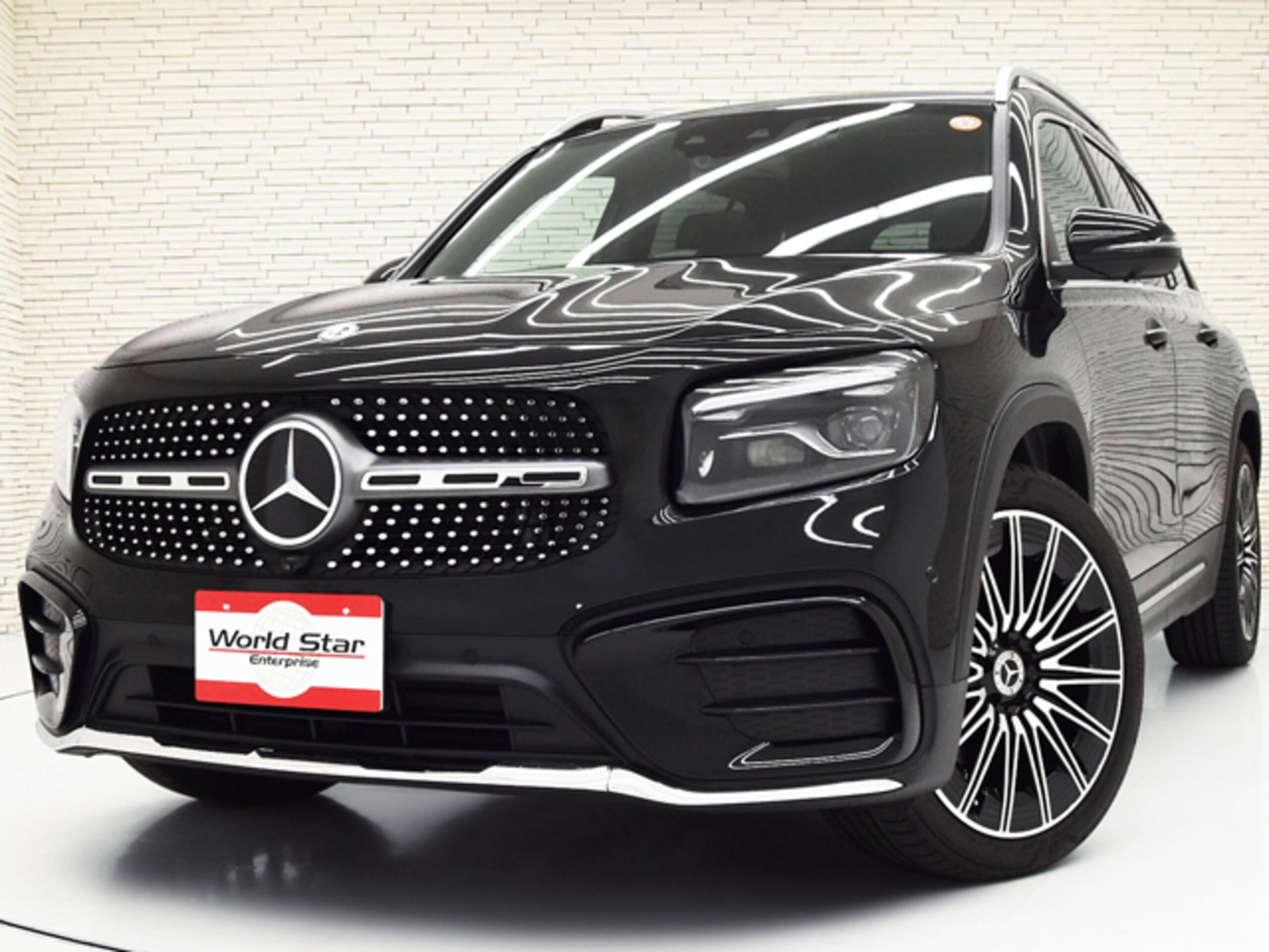MERCEDES-BENZ GLB - View 1