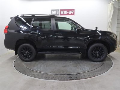 TOYOTA LAND CRUISER PRADO - 8