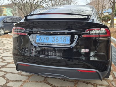 TESLA MODEL X - 4