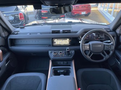 LAND ROVER DEFENDER - 4