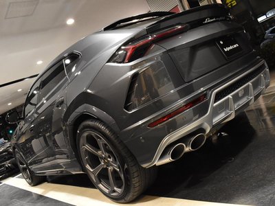 LAMBORGHINI URUS - 3