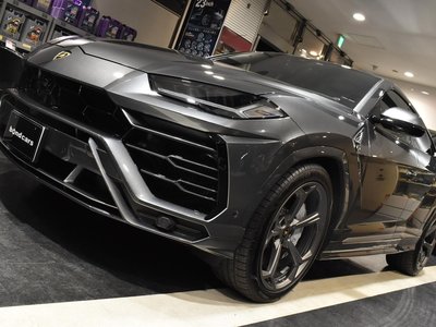 LAMBORGHINI URUS - 2