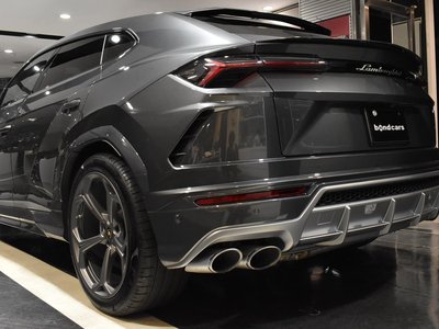 LAMBORGHINI URUS - 10