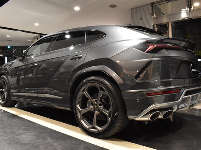LAMBORGHINI URUS - 4