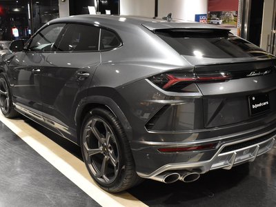 LAMBORGHINI URUS - 9