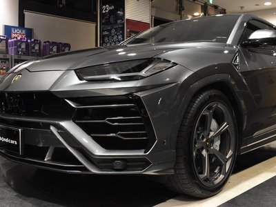 LAMBORGHINI URUS - 7