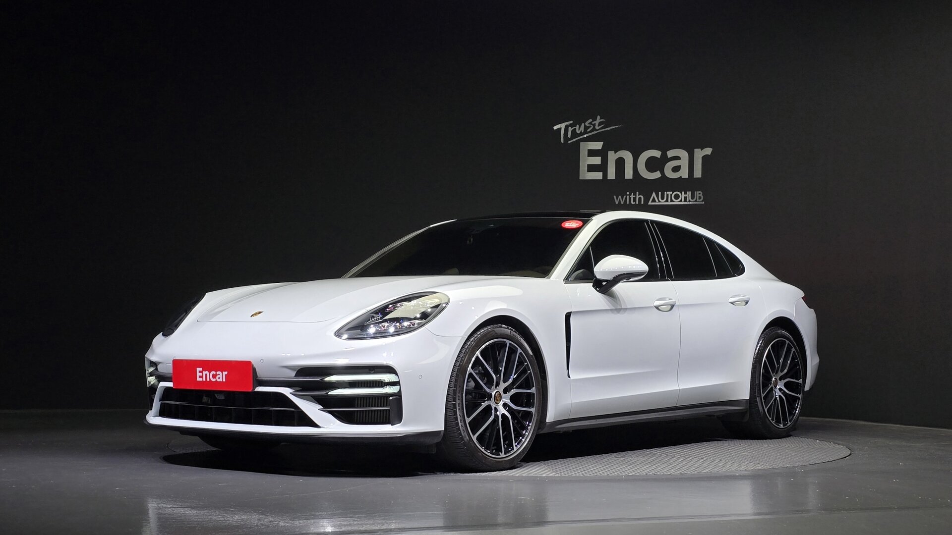 PORSCHE PANAMERA - View 1