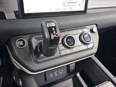 LAND ROVER DEFENDER - 9