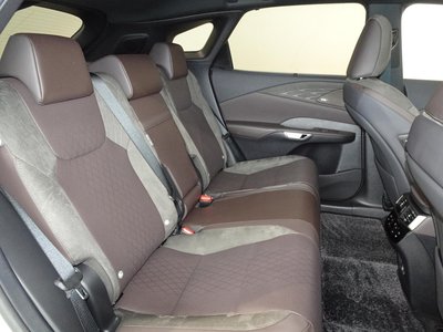 صورة 10 لـ 2025 Lexus RX