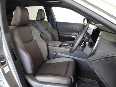 صورة 9 لـ 2025 Lexus RX