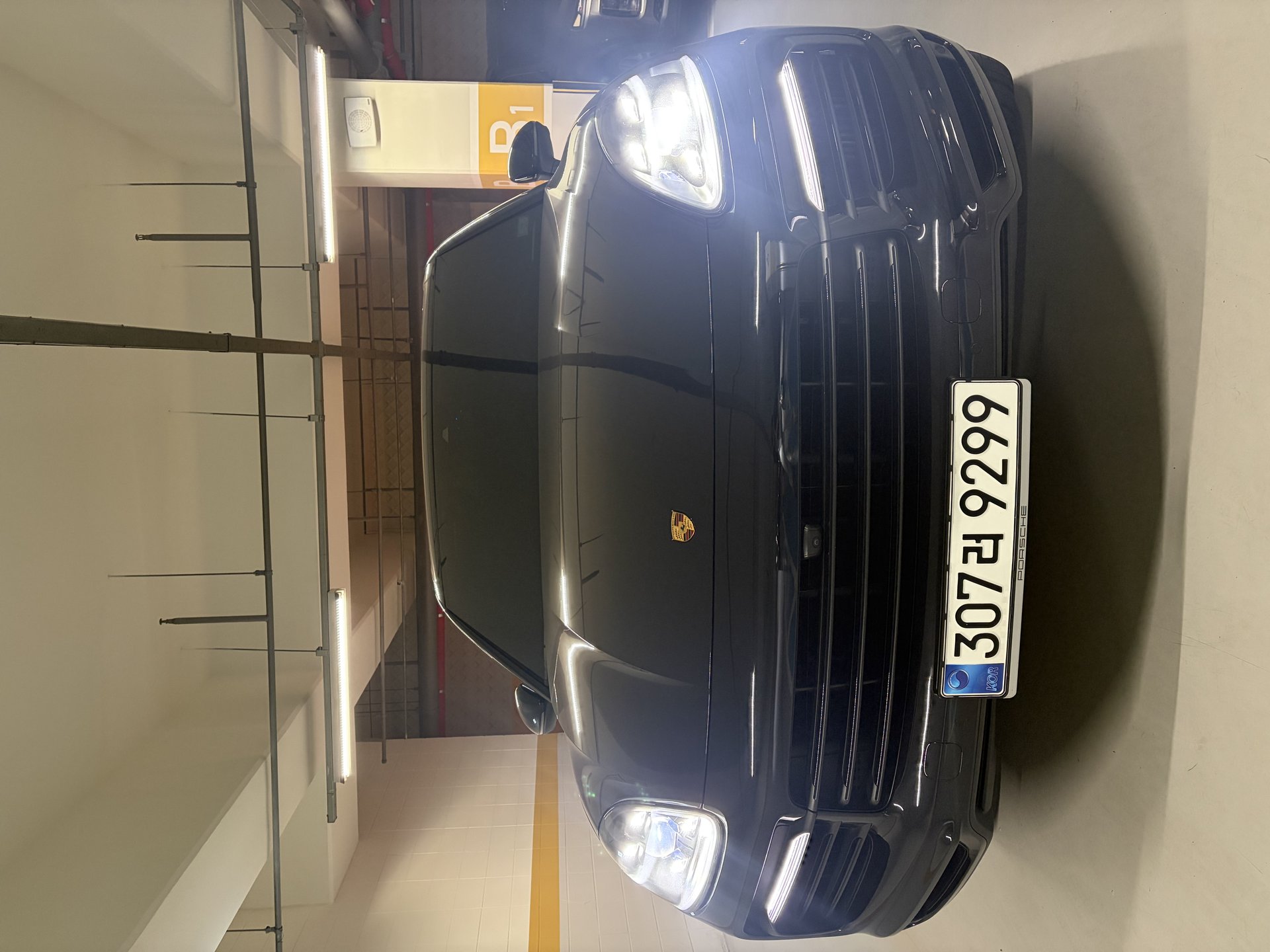 PORSCHE CAYENNE - View 1