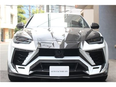 2020 Lamborghini URUS photo 2